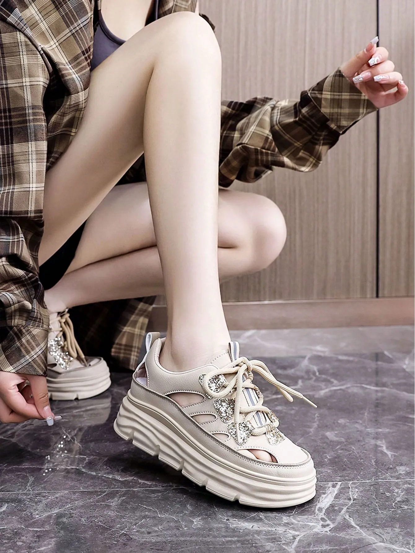 2024 Spring/Summer/Autumn New Arrival: Women's Breathable White Casual Sneakers with Thick Sole