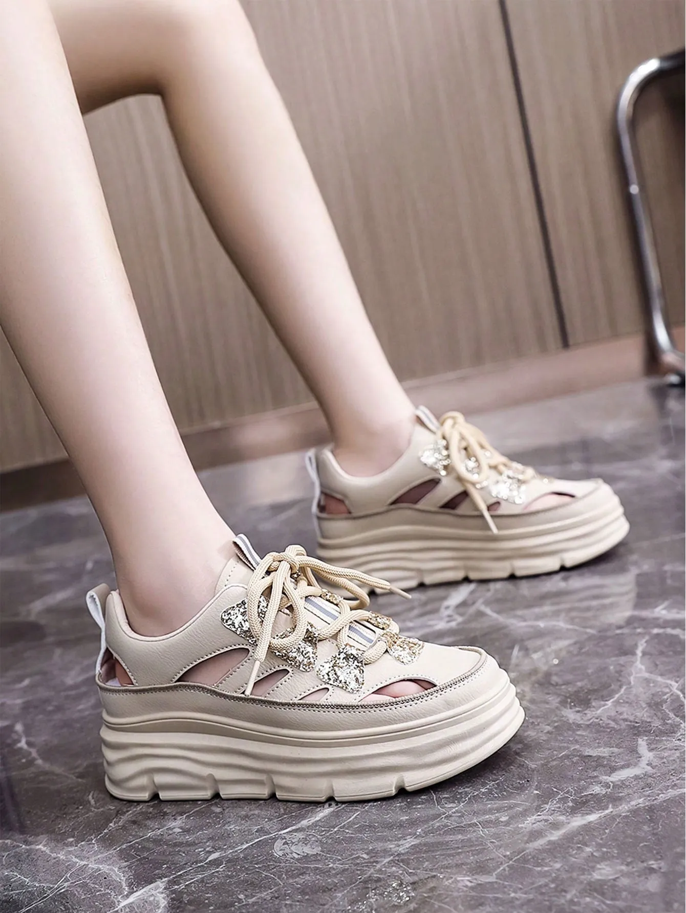 2024 Spring/Summer/Autumn New Arrival: Women's Breathable White Casual Sneakers with Thick Sole