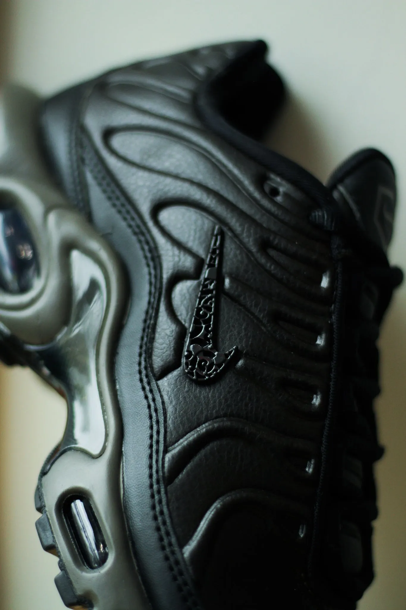 AIR MAX PLUS PRM "BLACK TEA"