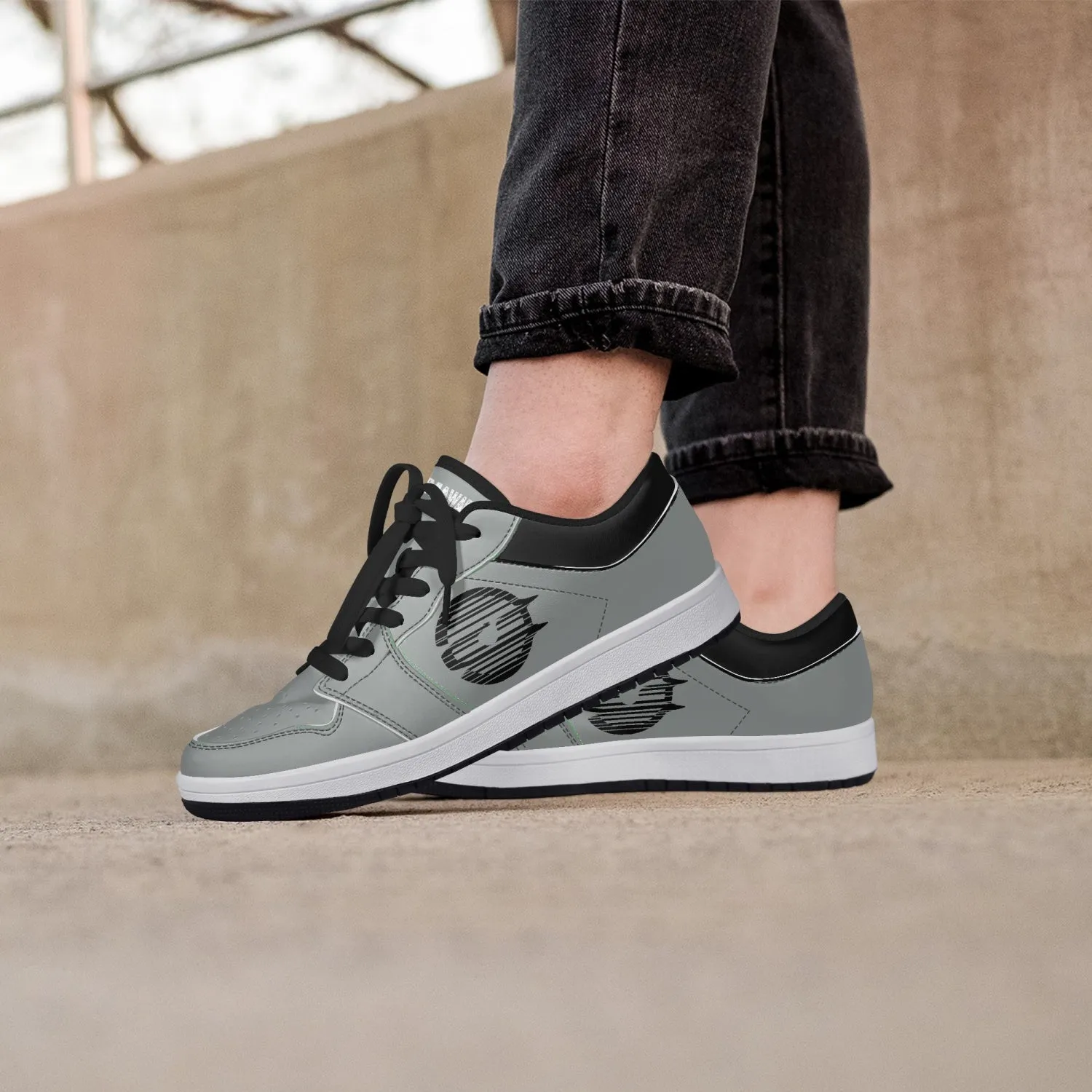 Low-Top Leather Sneakers - Grey/Black